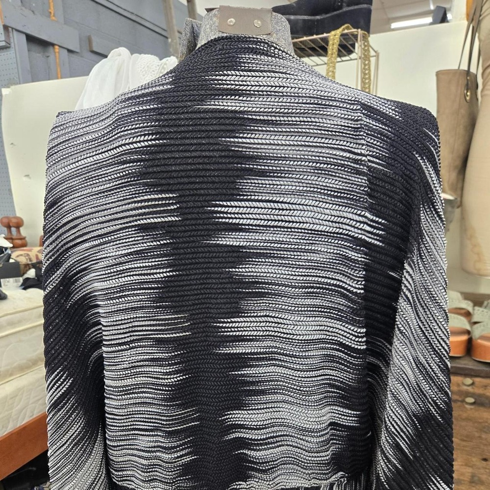 Alfani black & gray striped nylon & spandex top with a boho vibe - Picture 4 of 7